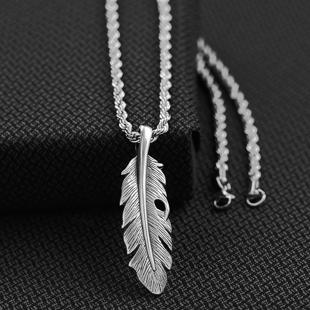 Twister Chain Feather