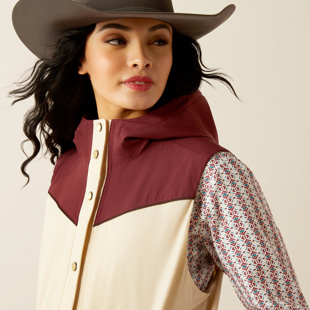 Ariat Pioneer StretchShell Vest Summer Sand / Rosewood