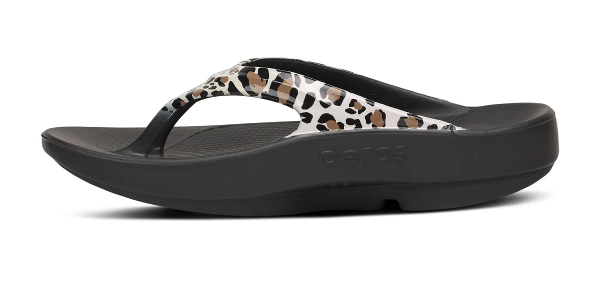 Oofos OOlala Limited Thong Leopard 26