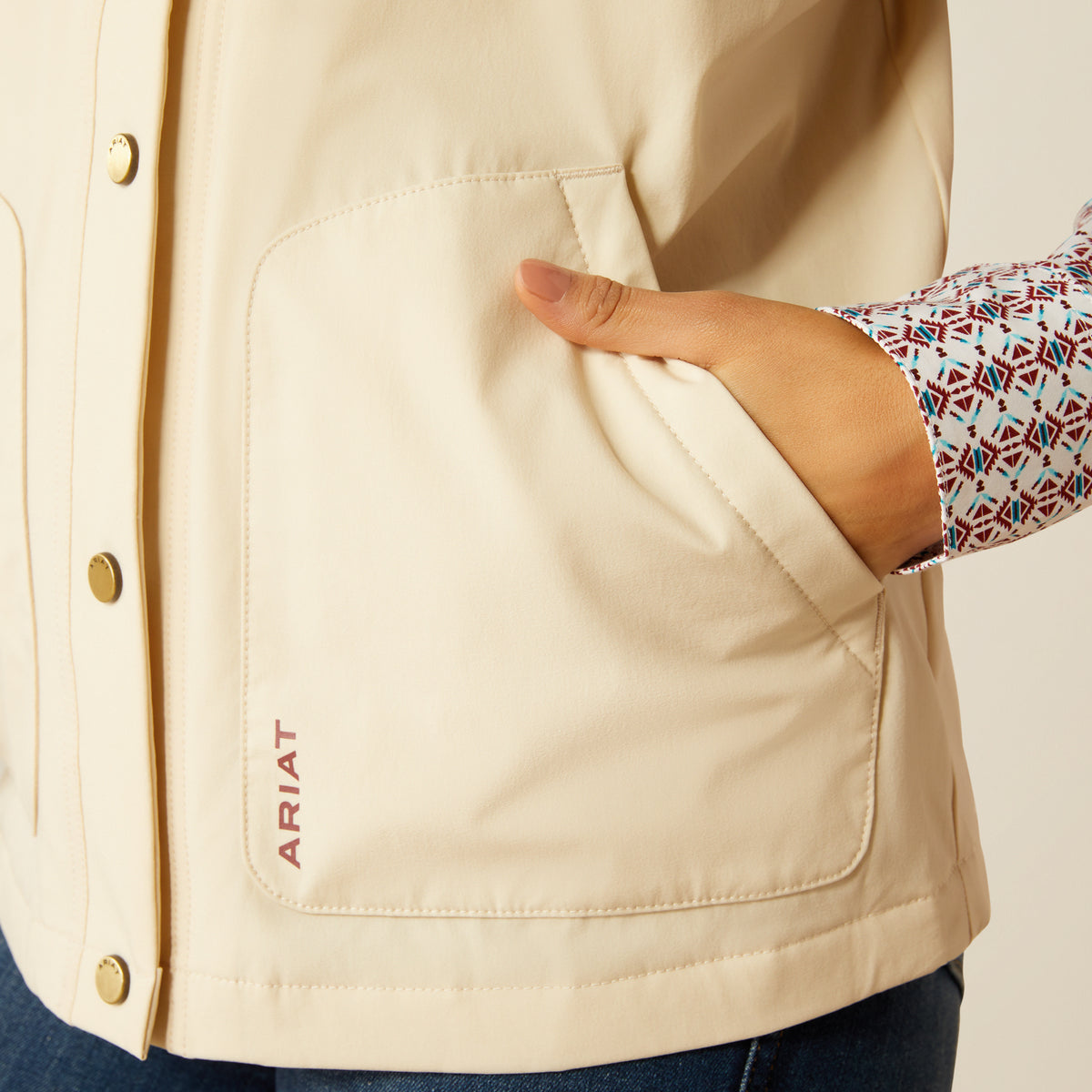 Ariat Pioneer StretchShell Vest Summer Sand / Rosewood