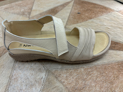 Naot Papaki Ivory Crinkle Beige