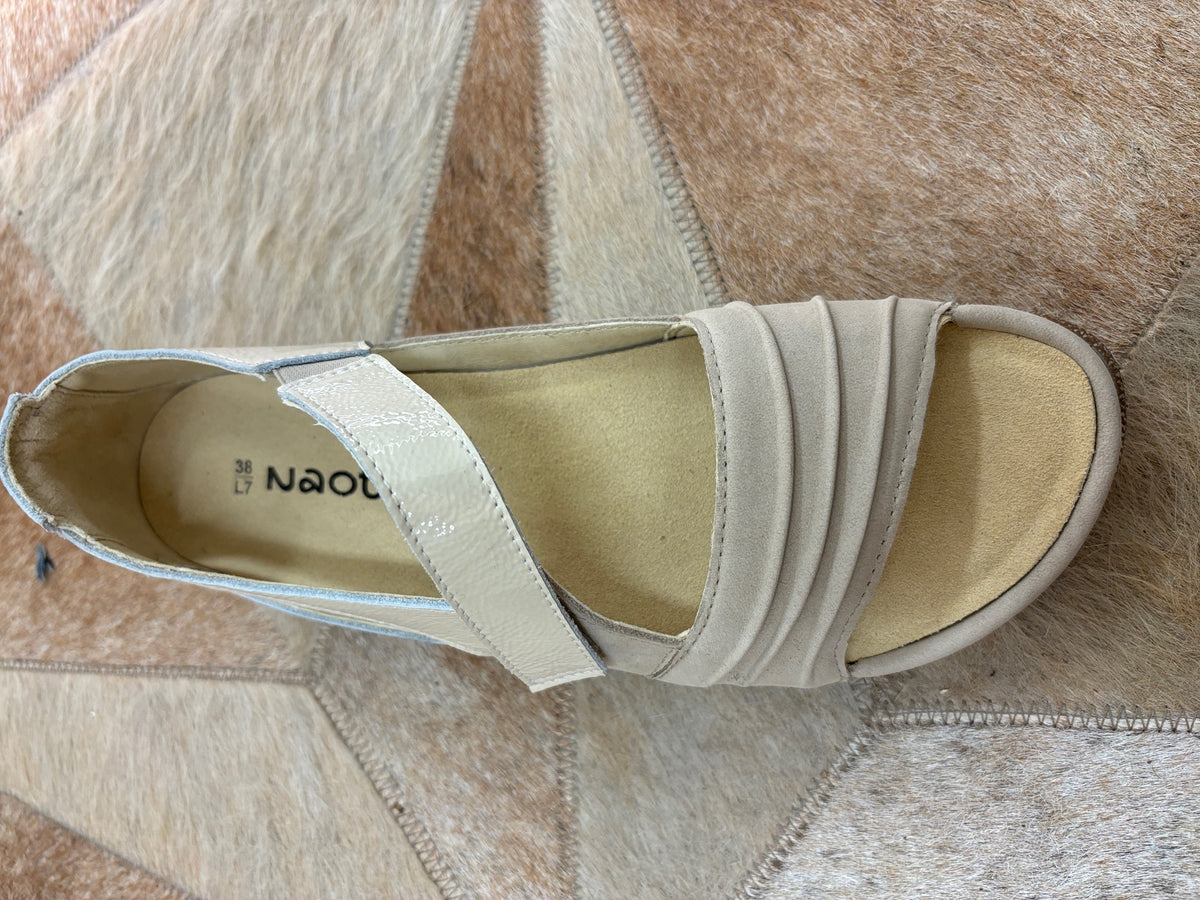 Naot Papaki Ivory Crinkle Beige