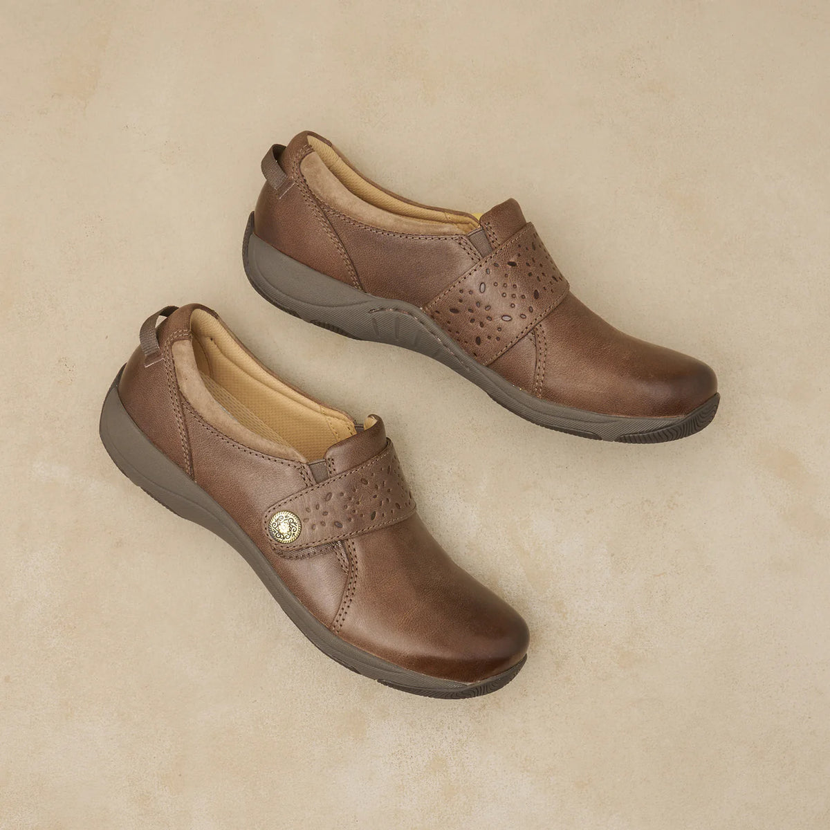 Dansko Sallie Waxy Burnished Stone