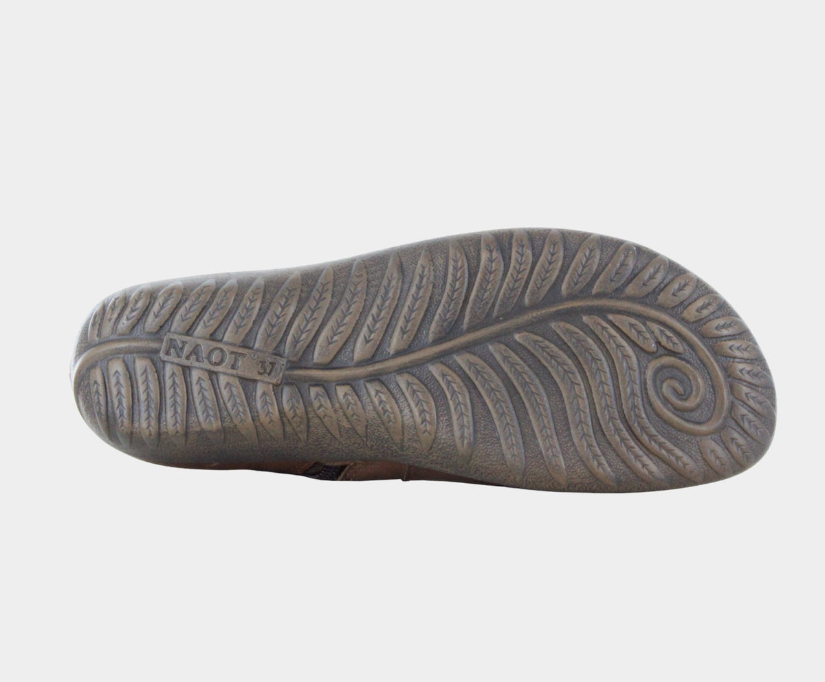Naot Oamaru Truffle Brown Cedar Sued