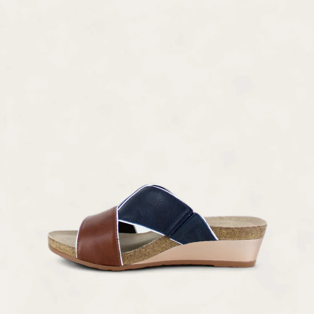 Naot Tiara Soft Chestnut Leather/Ink